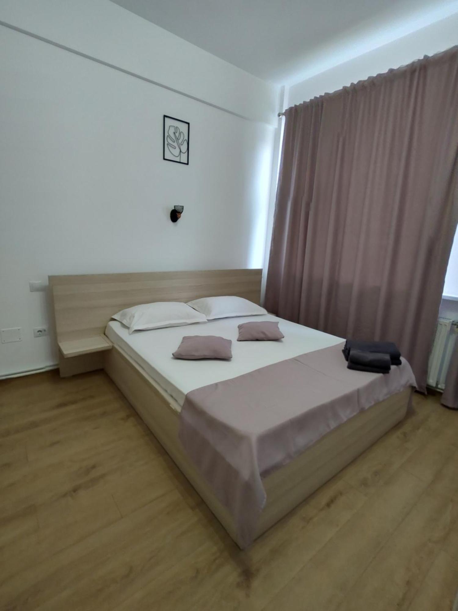 Bed and Breakfast Puzzle Magic Питешти Экстерьер фото