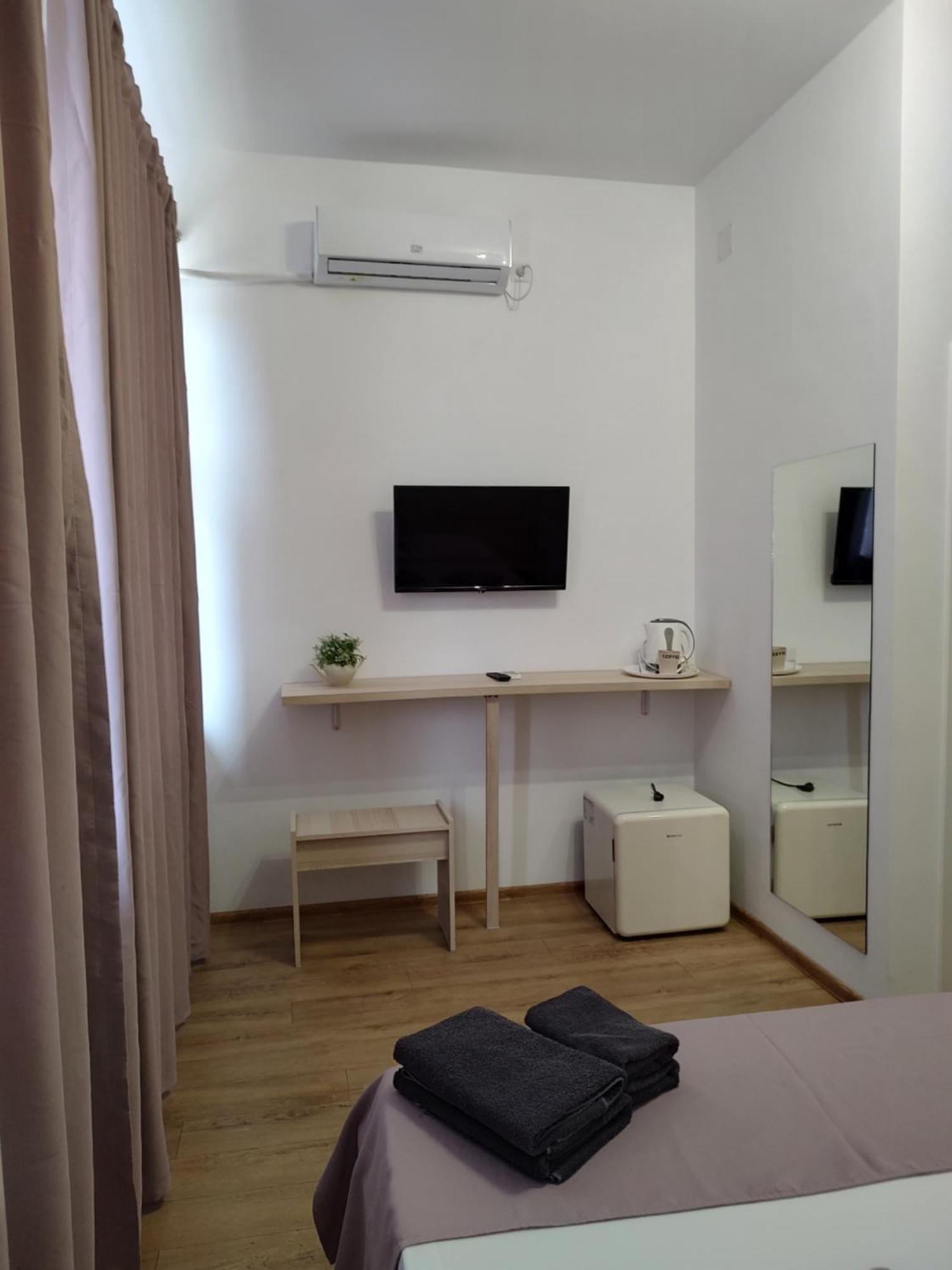 Bed and Breakfast Puzzle Magic Питешти Экстерьер фото