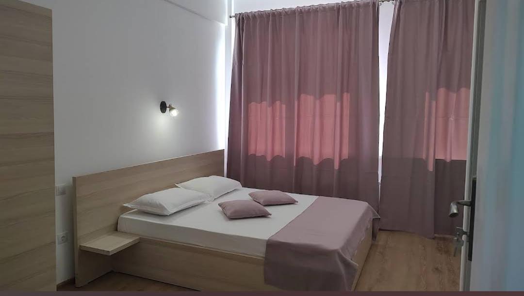 Bed and Breakfast Puzzle Magic Питешти Экстерьер фото