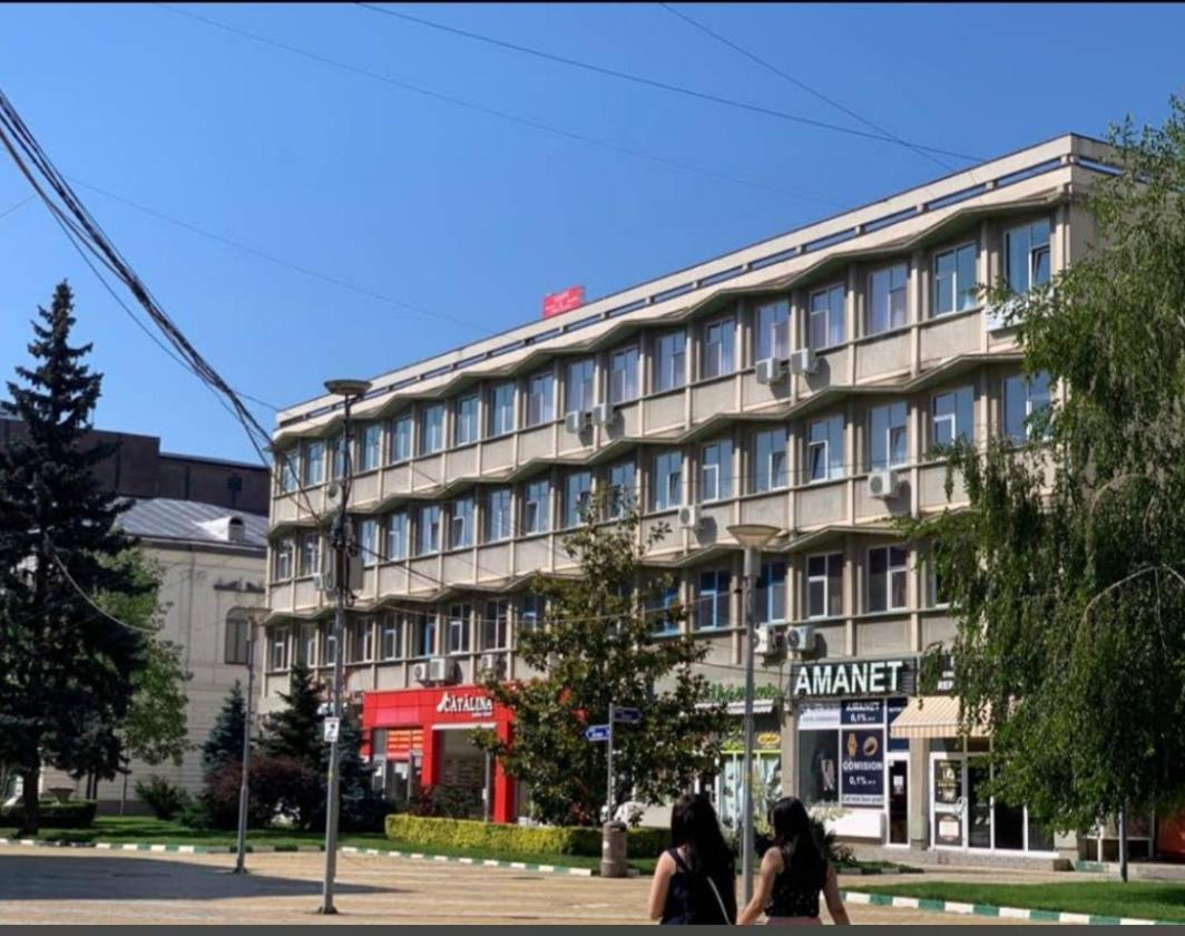 Bed and Breakfast Puzzle Magic Питешти Экстерьер фото